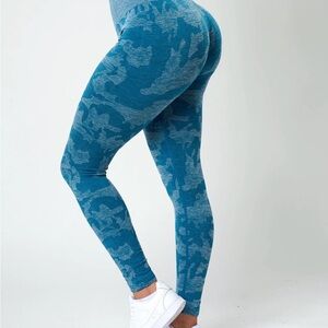 Blue Jeggings with Dynamic Tie-Dye Pattern
